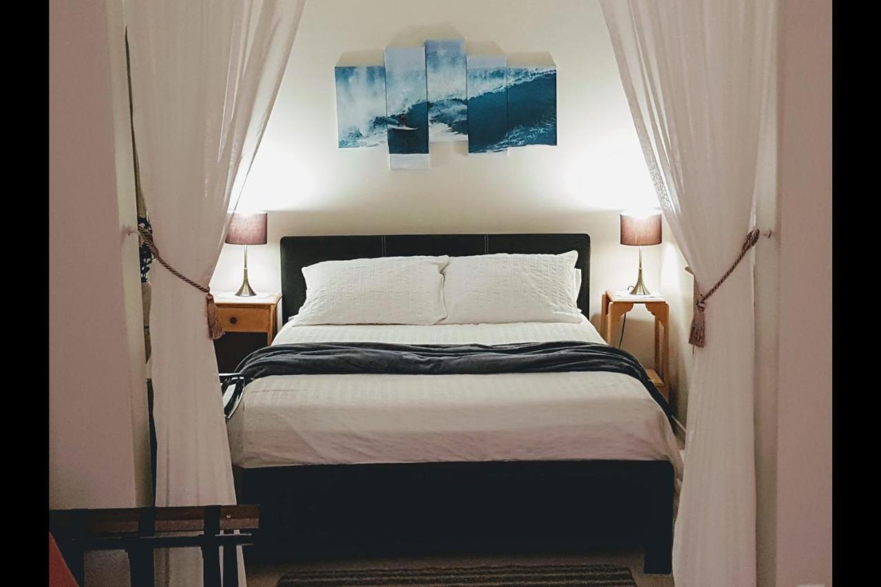 Kokomo INN Bed&Breakfast Ottawa-Gatineau's Only Tropical Riverfront B&B on the National Capital Cycling Pathway Route Verte #1 - for Adults Only - Chambre d'hôtes tropical aux berges des Outaouais BnB #17542O Extérieur photo