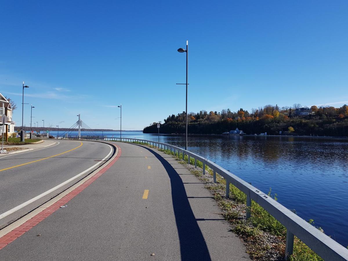 Kokomo INN Bed&Breakfast Ottawa-Gatineau's Only Tropical Riverfront B&B on the National Capital Cycling Pathway Route Verte #1 - for Adults Only - Chambre d'hôtes tropical aux berges des Outaouais BnB #17542O Extérieur photo
