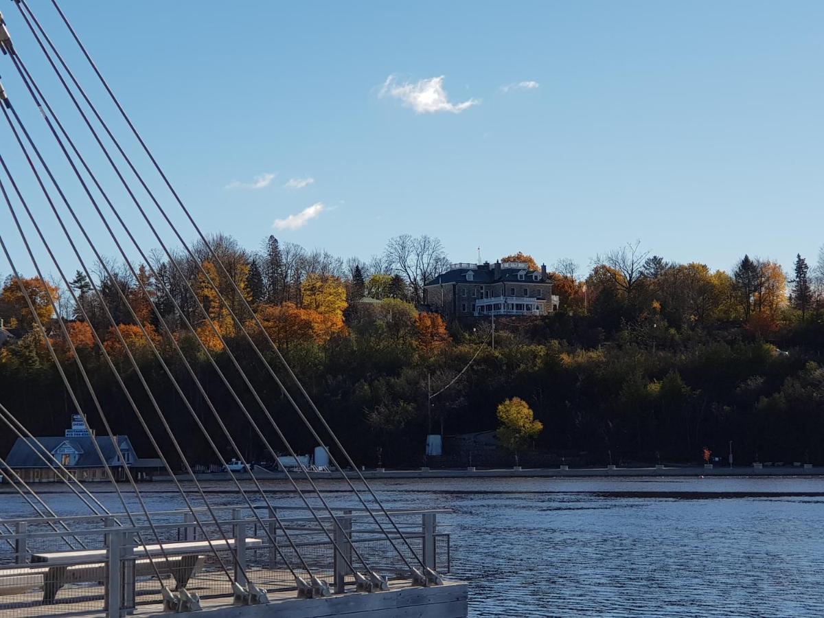 Kokomo INN Bed&Breakfast Ottawa-Gatineau's Only Tropical Riverfront B&B on the National Capital Cycling Pathway Route Verte #1 - for Adults Only - Chambre d'hôtes tropical aux berges des Outaouais BnB #17542O Extérieur photo