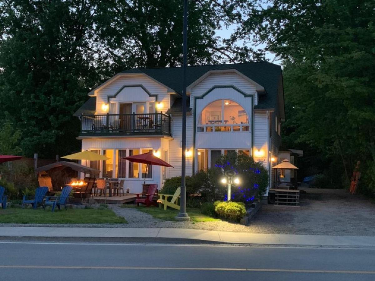 Kokomo INN Bed&Breakfast Ottawa-Gatineau's Only Tropical Riverfront B&B on the National Capital Cycling Pathway Route Verte #1 - for Adults Only - Chambre d'hôtes tropical aux berges des Outaouais BnB #17542O Extérieur photo