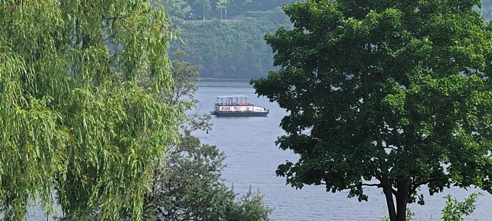 Kokomo INN Bed&Breakfast Ottawa-Gatineau's Only Tropical Riverfront B&B on the National Capital Cycling Pathway Route Verte #1 - for Adults Only - Chambre d'hôtes tropical aux berges des Outaouais BnB #17542O Extérieur photo