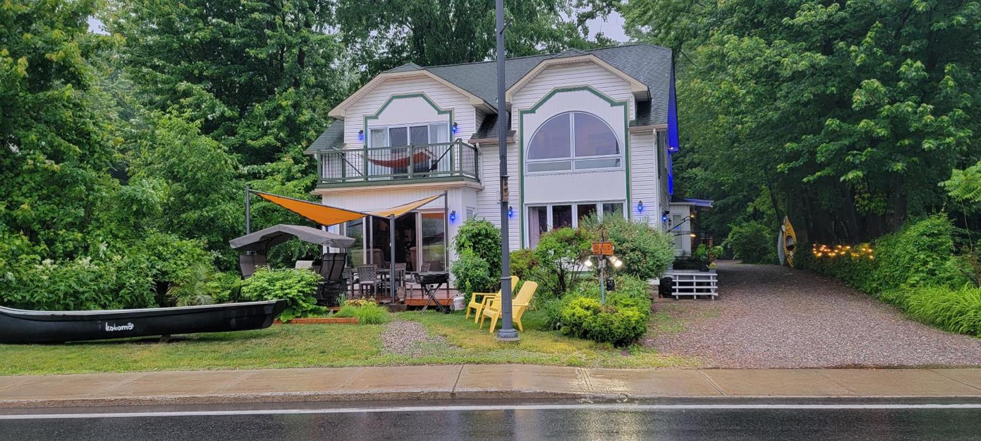 Kokomo INN Bed&Breakfast Ottawa-Gatineau's Only Tropical Riverfront B&B on the National Capital Cycling Pathway Route Verte #1 - for Adults Only - Chambre d'hôtes tropical aux berges des Outaouais BnB #17542O Extérieur photo