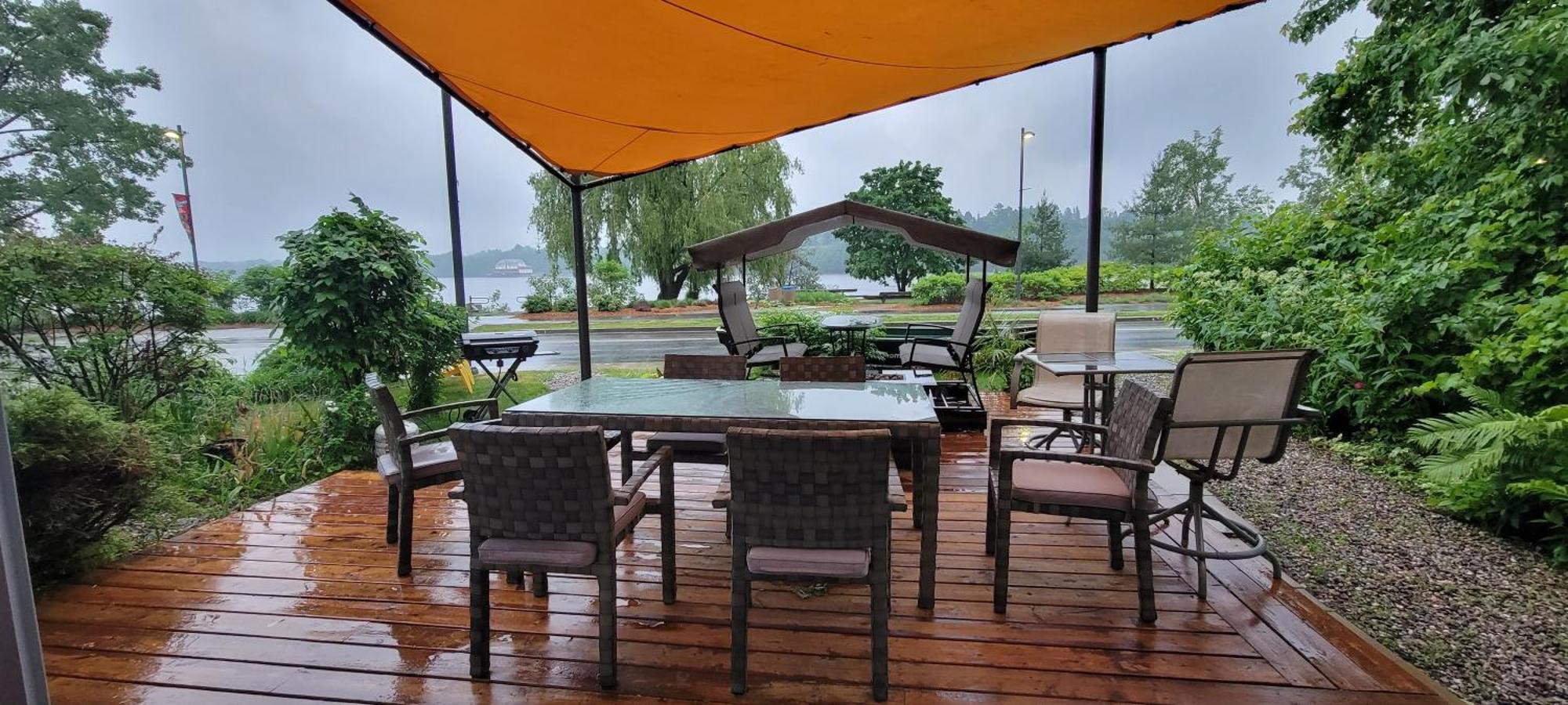 Kokomo INN Bed&Breakfast Ottawa-Gatineau's Only Tropical Riverfront B&B on the National Capital Cycling Pathway Route Verte #1 - for Adults Only - Chambre d'hôtes tropical aux berges des Outaouais BnB #17542O Extérieur photo