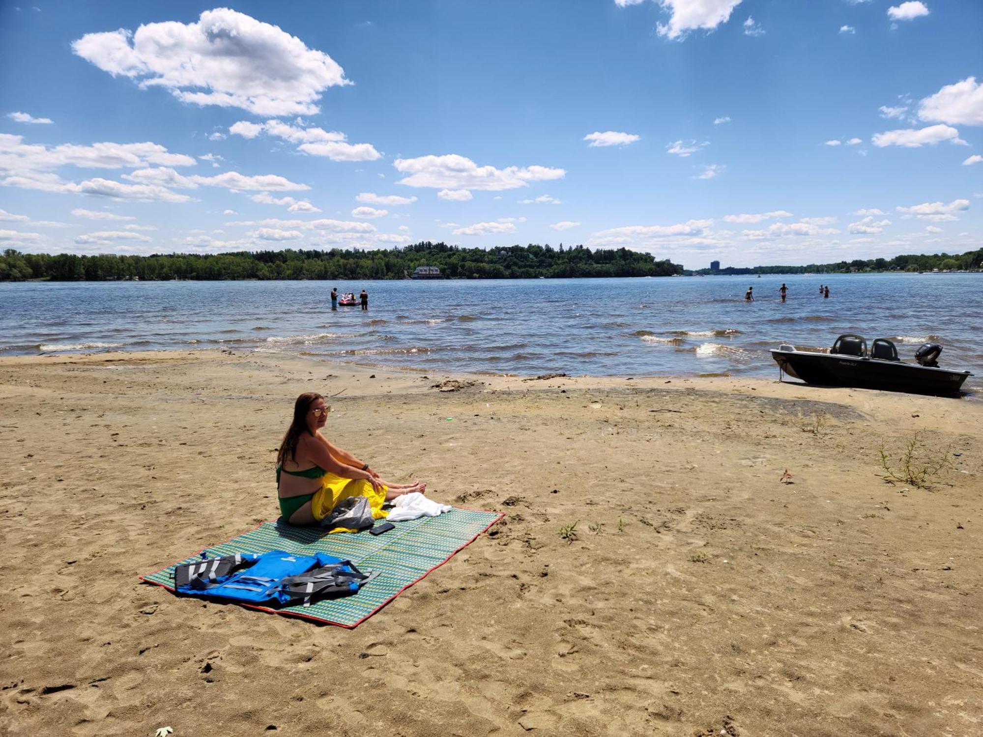Kokomo INN Bed&Breakfast Ottawa-Gatineau's Only Tropical Riverfront B&B on the National Capital Cycling Pathway Route Verte #1 - for Adults Only - Chambre d'hôtes tropical aux berges des Outaouais BnB #17542O Extérieur photo