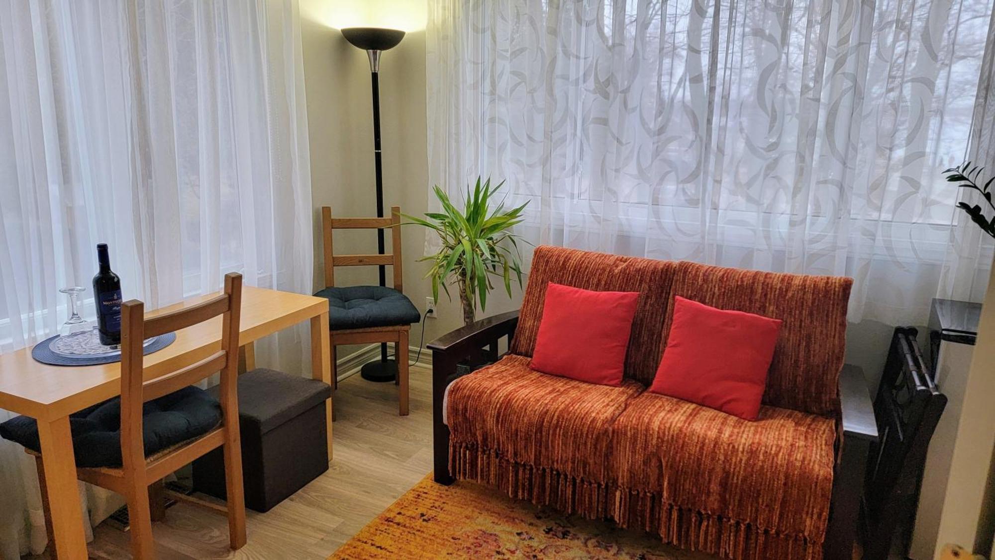 Kokomo INN Bed&Breakfast Ottawa-Gatineau's Only Tropical Riverfront B&B on the National Capital Cycling Pathway Route Verte #1 - for Adults Only - Chambre d'hôtes tropical aux berges des Outaouais BnB #17542O Chambre photo