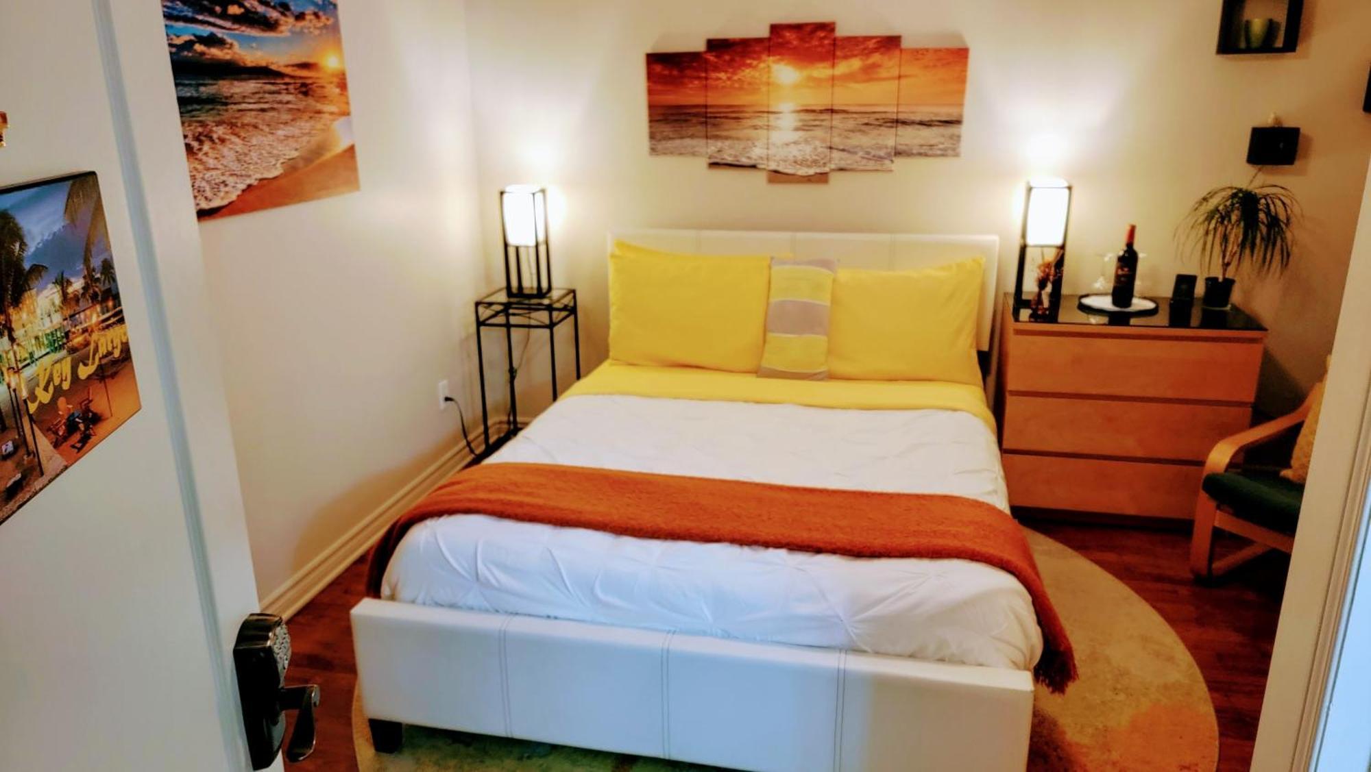 Kokomo INN Bed&Breakfast Ottawa-Gatineau's Only Tropical Riverfront B&B on the National Capital Cycling Pathway Route Verte #1 - for Adults Only - Chambre d'hôtes tropical aux berges des Outaouais BnB #17542O Chambre photo