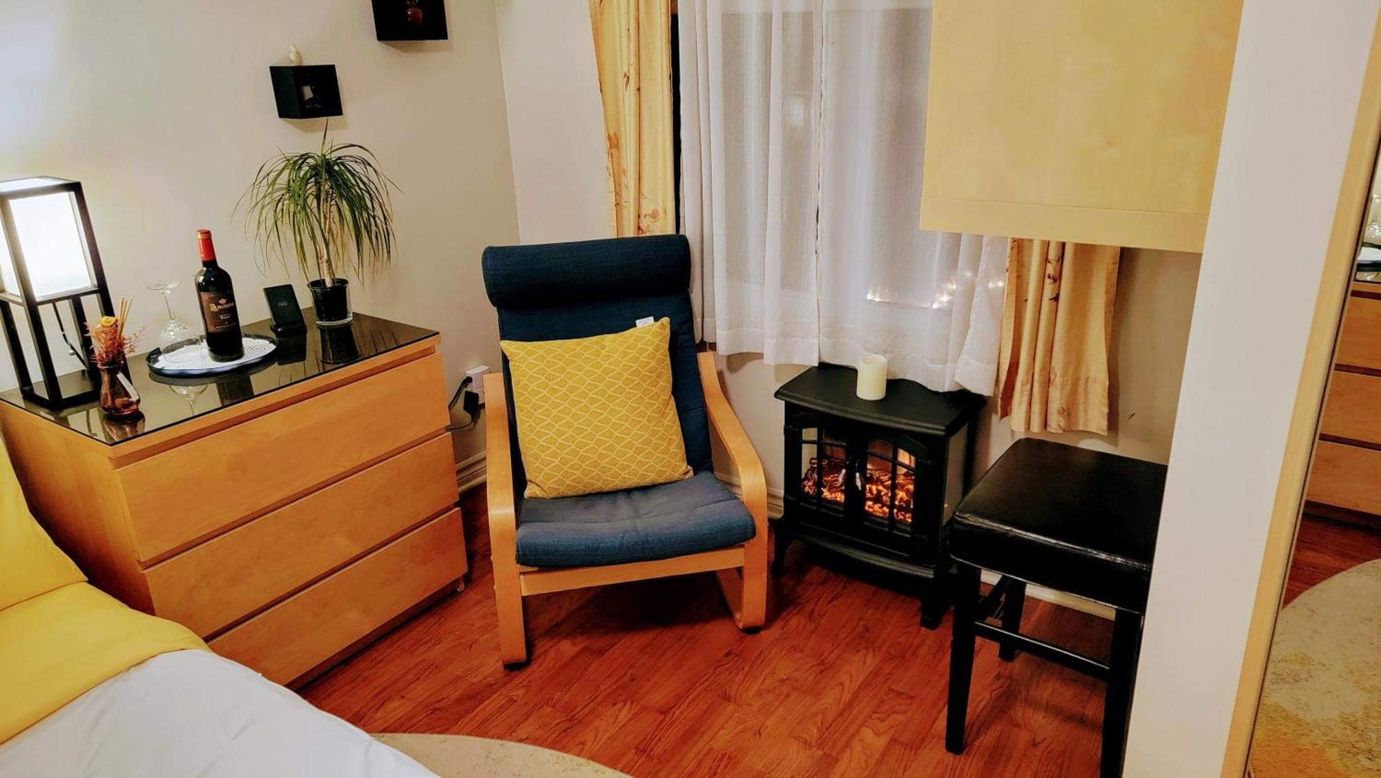 Kokomo INN Bed&Breakfast Ottawa-Gatineau's Only Tropical Riverfront B&B on the National Capital Cycling Pathway Route Verte #1 - for Adults Only - Chambre d'hôtes tropical aux berges des Outaouais BnB #17542O Chambre photo